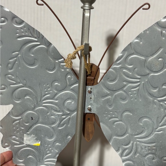 Clearance Bundle w/2nd item for $4.99 shipping Metal butterfly - Picture 3 of 7